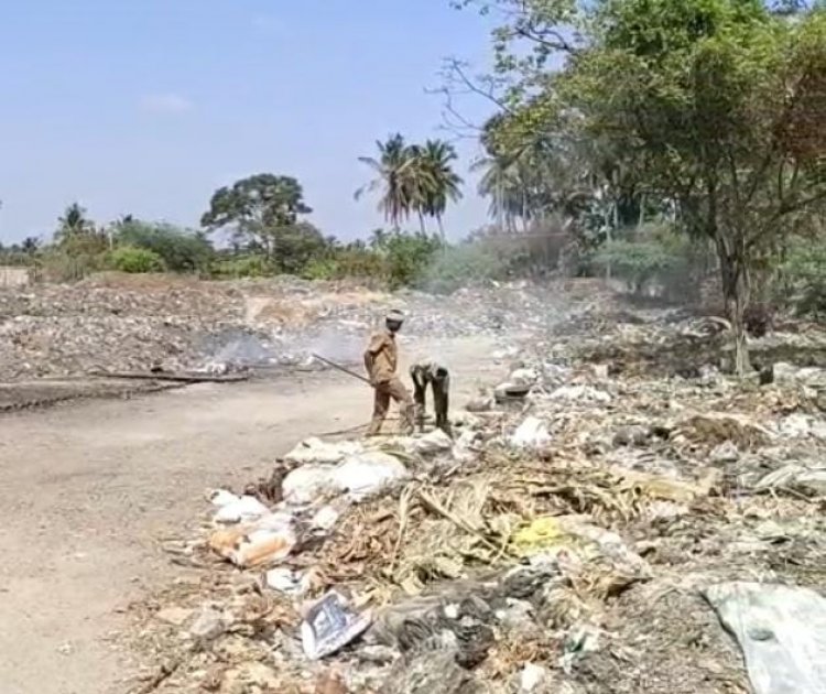 குப்பை நகரமான குன்னத்தூர் பேரூராட்சி குப்பைகளை அள்ளாமல் தீ வைத்து கொளுத்தும் அவலம் சஸ்பெண்ட் செய்தும் திருந்தாத சிவக்குமார்