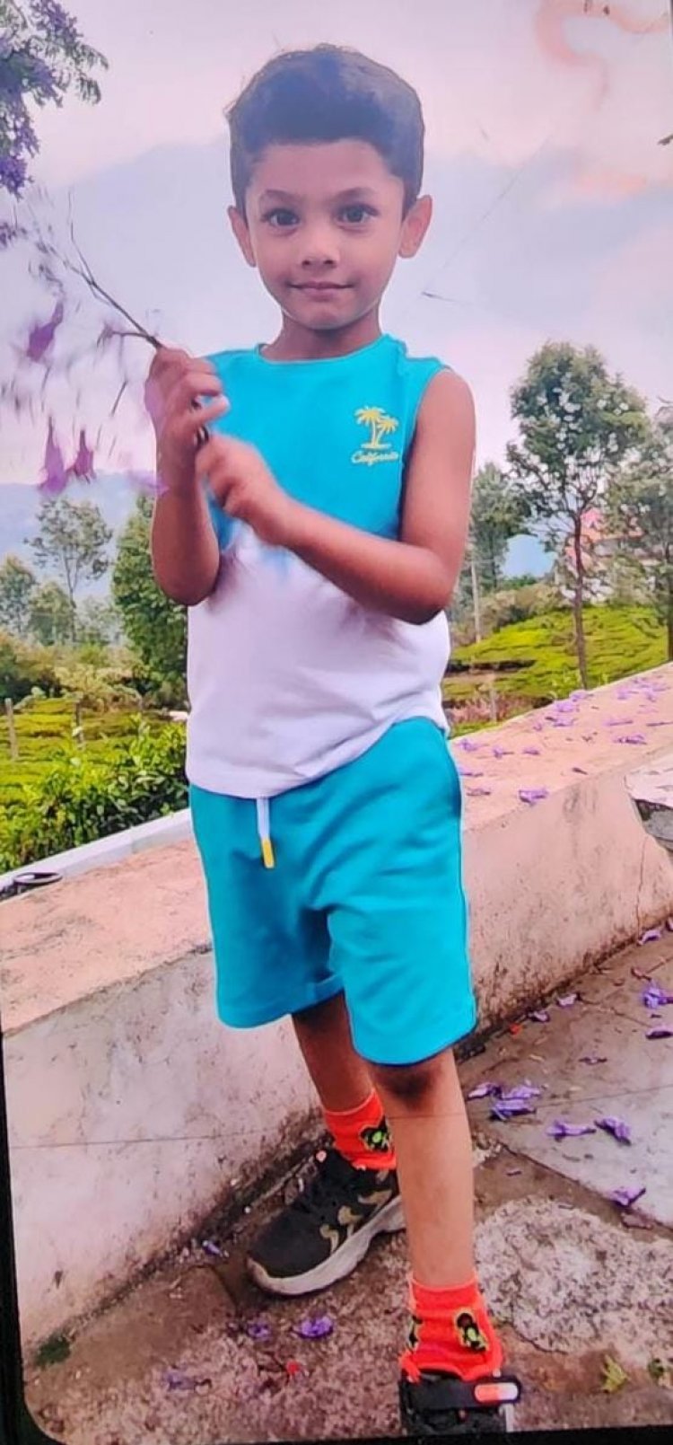 துயர சம்பவம் மேட்டுப்பாளையம்  சுற்றுலா பேருந்து கவிழ்ந்து விபத்து; 30 பேர் படுகாயம்; சிறுவன் பலி!!!