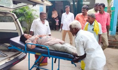 திண்டிவனம் அடுத்த ஓங்கூர் பகுதியில் லாரியில் மோதிய பி.எம்.டபிள்யூ கார் ஒரே குடும்பத்தை சேர்ந்த 3பேர் பலத்த காயம்